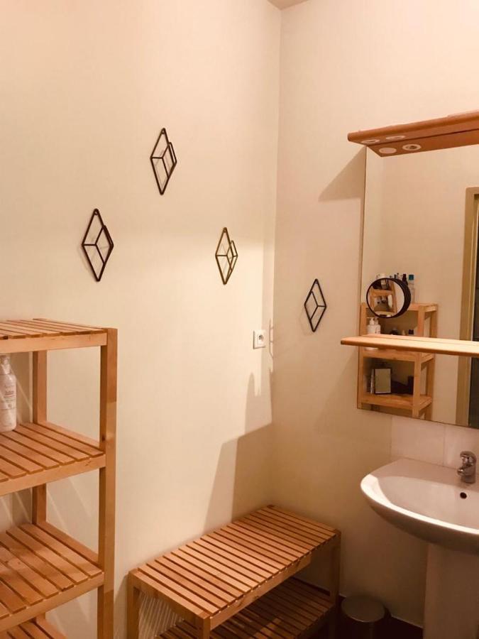 Palais Des Papes: Historic Mansion With Free Nearby Parking Apartment *