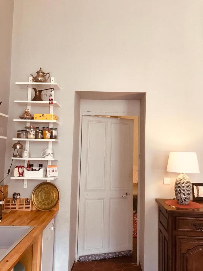 Apartment Palais Des Papes: Historic Mansion With Free Nearby Parking Avignon