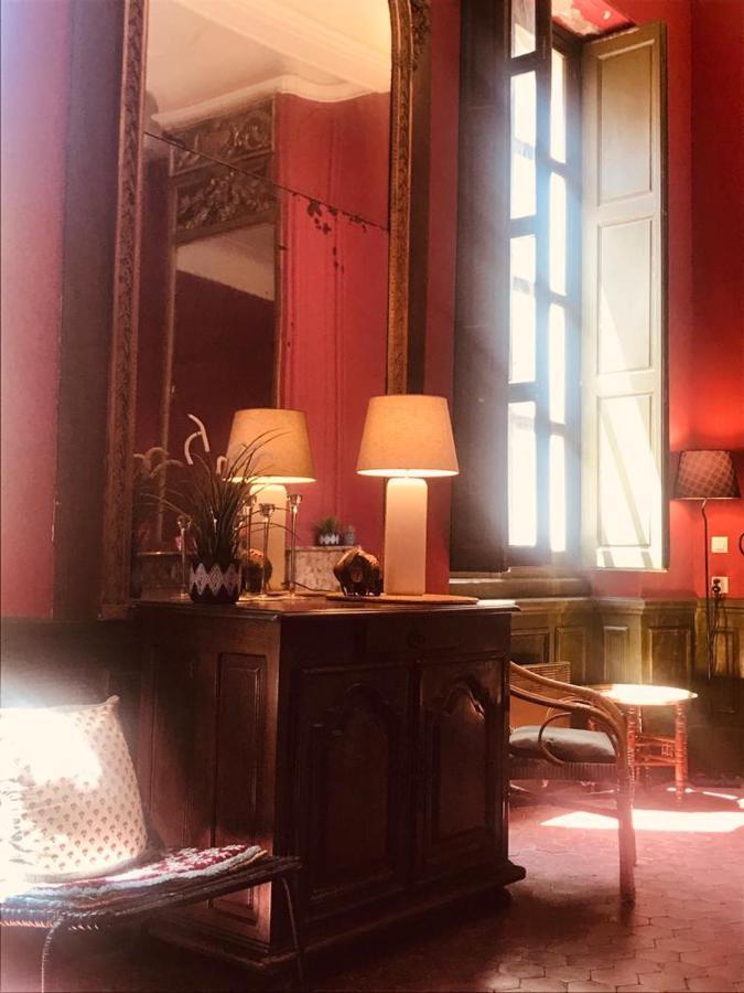 Palais Des Papes: Historic Mansion With Free Nearby Parking Apartment *
