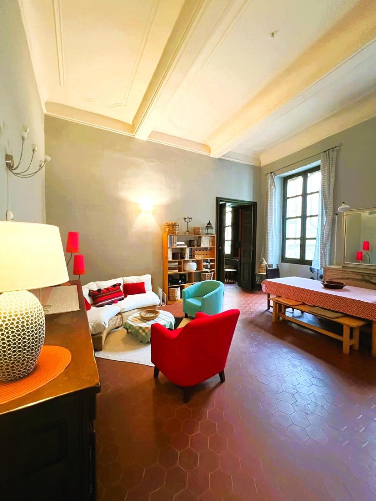 Palais Des Papes: Historic Mansion With Free Nearby Parking * Avignon