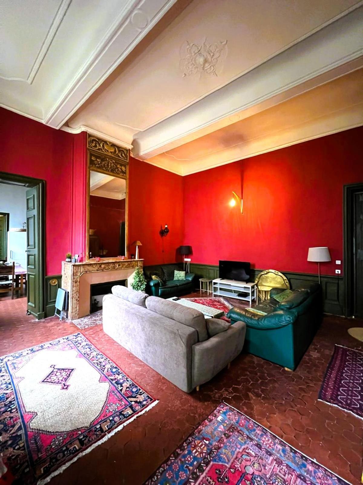 Apartment Palais Des Papes: Historic Mansion With Free Nearby Parking *