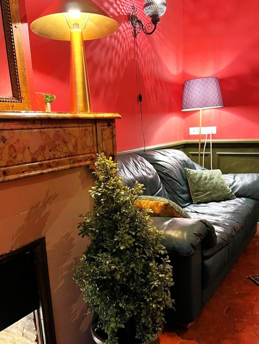 Apartment Palais Des Papes: Historic Mansion With Free Nearby Parking Avignon